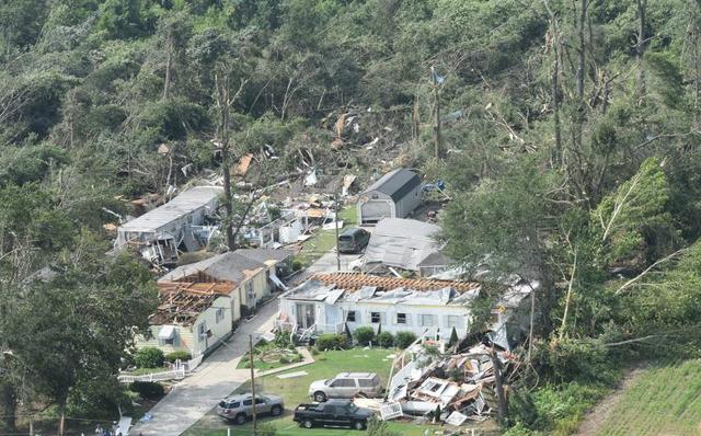 Hurricane hit the US state of North Carolina Many injured