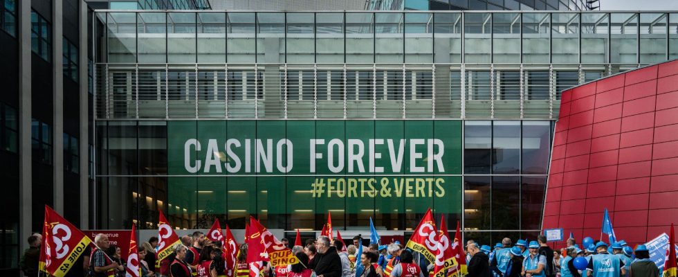 In Saint Etienne Casino employees hold their breath Do not give