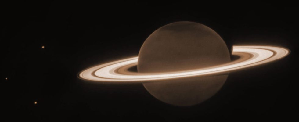 James Webb Telescope Reveals Spectacular Photo of Saturn and Its