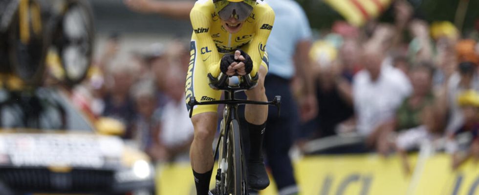 Jonas Vingegaard a Dane in yellow in Paris