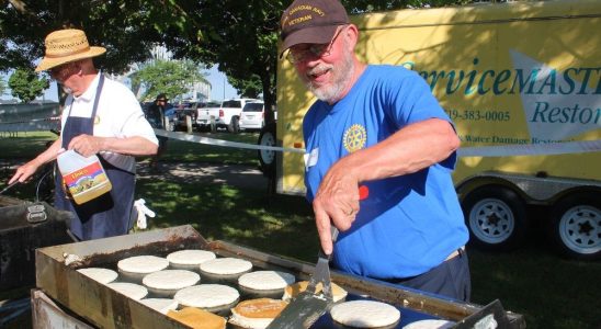 Mackinac Race One monster breakfast 200 sailboats