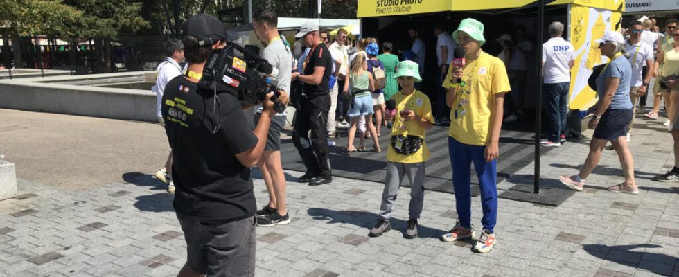 Media Pitchounes neighborhood towers at the Tour de France