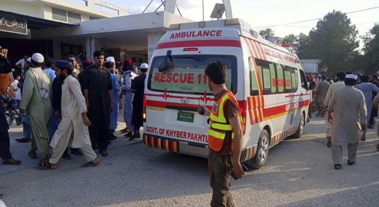 Pakistan a bomb attack during a political rally kills dozens