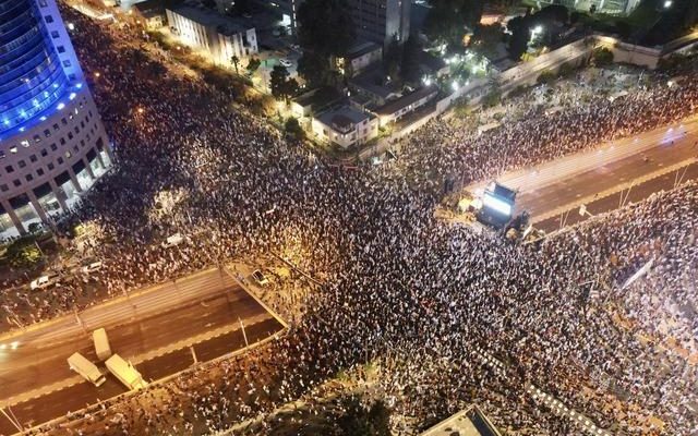 Protests in Israel continue Hundreds of thousands of people took