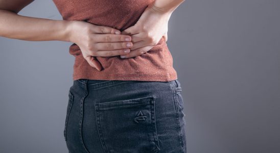 Pyelonephritis signs cause because of cystitis