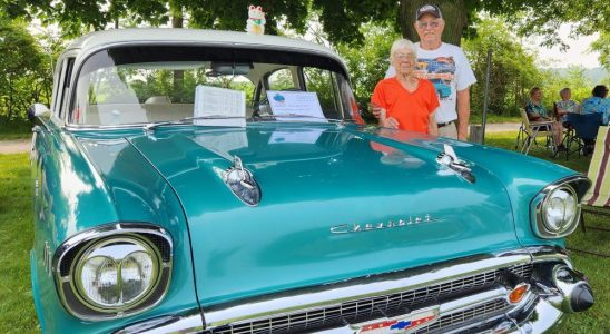 Rain delayed car show draws crowd to Mitchells Bay