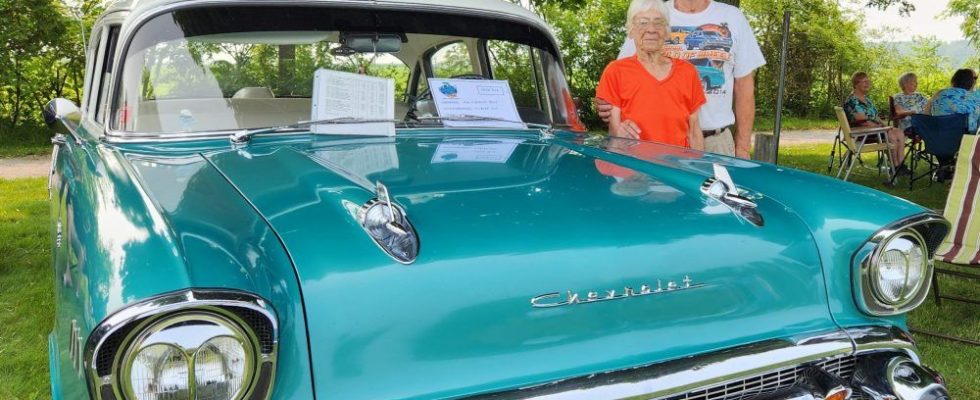 Rain delayed car show draws crowd to Mitchells Bay