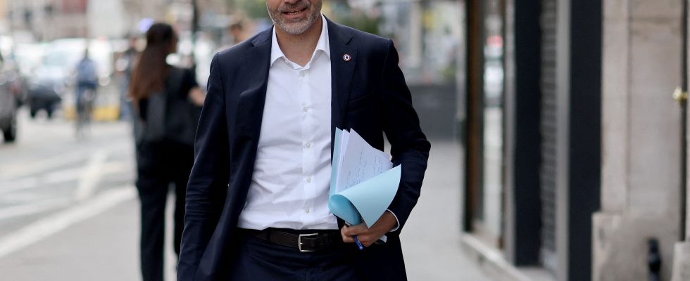 Riots Laurent Wauquiez and the overhanging strategy