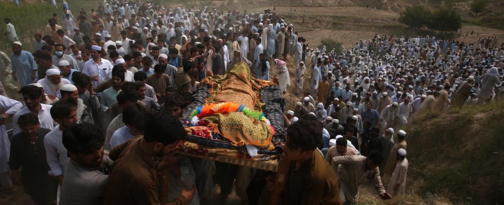 The death toll rises after terrorist attacks in Pakistan