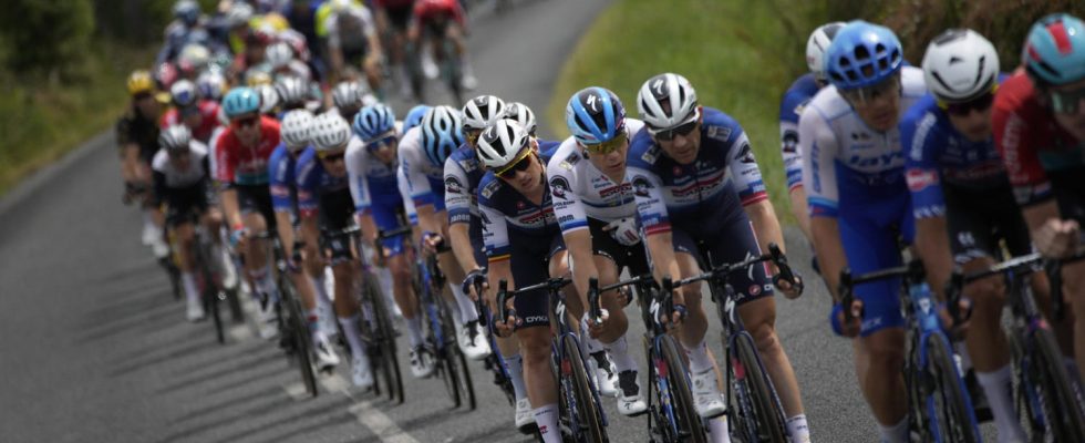 Tour de France 2023 – LIVE a nervous peloton before