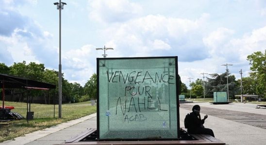 Violence in France day of meditation in Nanterre for the