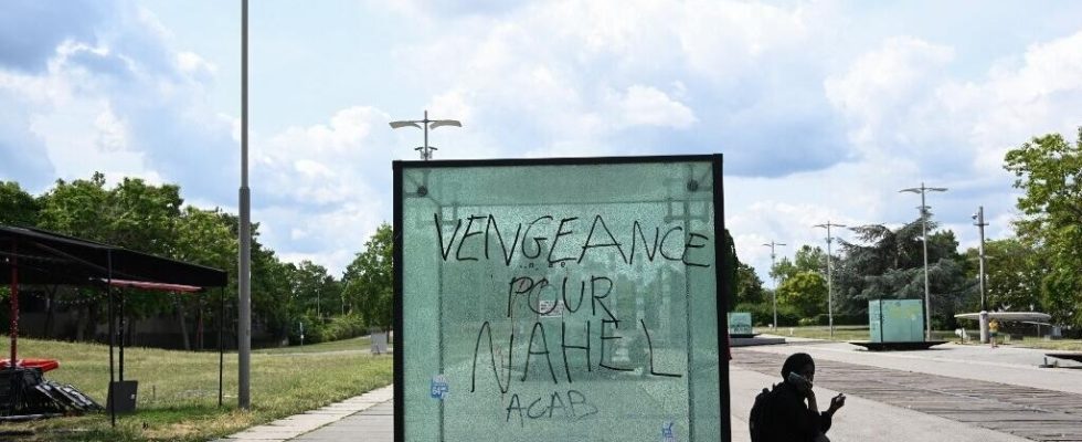 Violence in France day of meditation in Nanterre for the