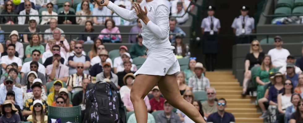 Wimbledon 2023 LIVE Rain interrupts first round scores and results