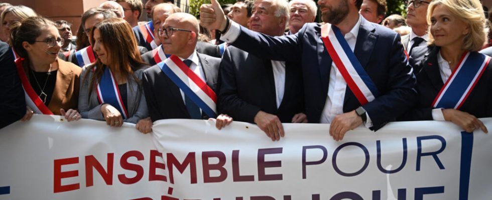 in LHay les Roses a solidarity march with the attacked mayor