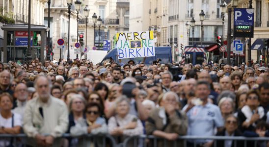 relatives and fans of Jane Birkin pay tribute to her