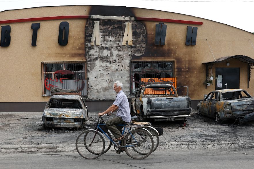 Vehicles burned after a strike in Lyman, eastern Ukraine, July 8, 2023