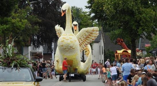 8300 visitors Flower Parade Leersum RTV Utrecht