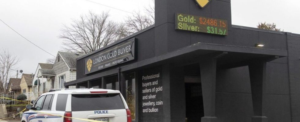 A botched gold store heist a gunshot and unbearable pain