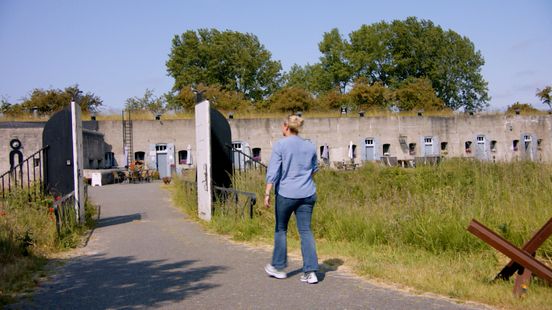 Along the Dutch Waterlines about how fortresses and water protected