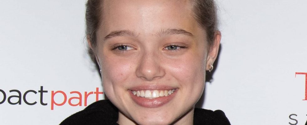 At 17 Shiloh Jolie Pitt daughter of Brad and Angelina assumes