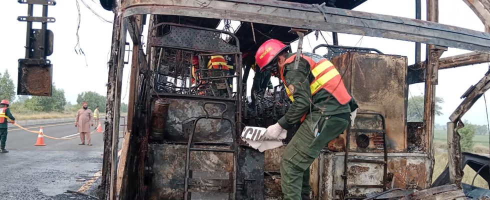 At least 18 dead in bus accident in Pakistan