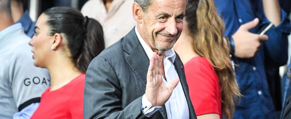 Between Nicolas Sarkozy and Jean Luc Melenchon a Russian romance