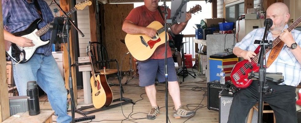 Bobd Wire joins worldwide Music on the Porch Day