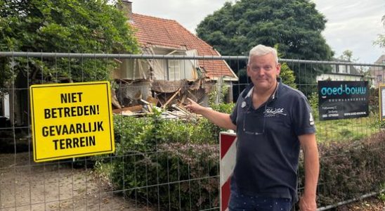 Building destroyed with excavator is talk of the day in