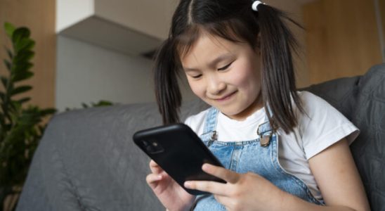 China wants to limit childrens daily phone use