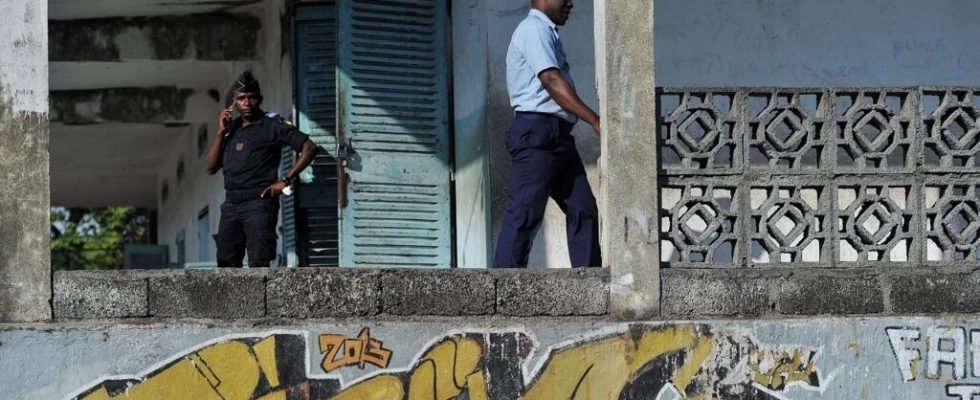 Comoros the police recruits to raise its level and its