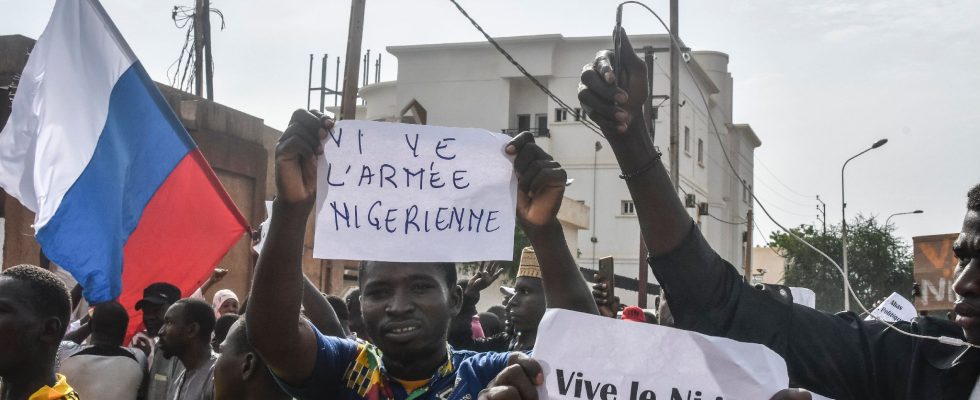 Coup detat in Niger France prepares the evacuation of its