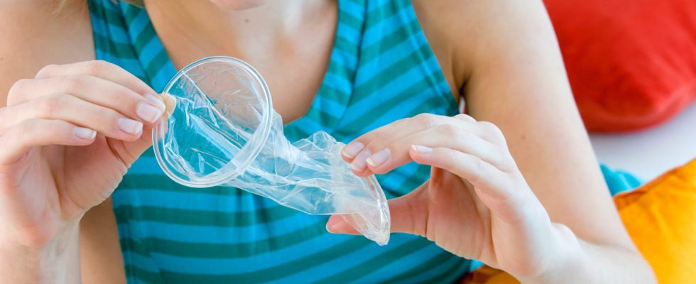 Female condom effectiveness price how to put it on