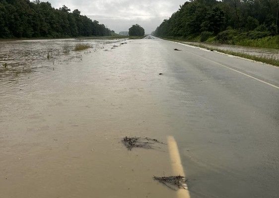 Flooding closes roads in Warwick Township