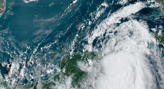 Florida braces for storm Idalia