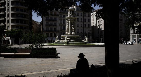 France is suffocating in the heat 19 departments placed on