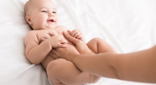 How to massage baby to relieve him and help him