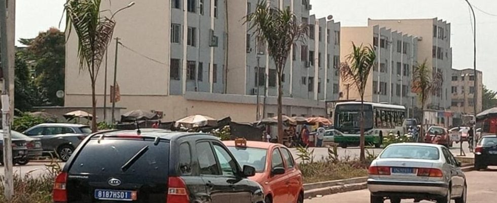 Ivory Coast a wall in Port Bouet to strengthen road safety