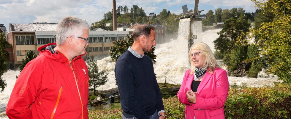 New rain on its way to flooded rivers