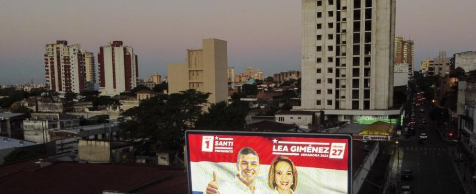 Paraguay Santiago Pena elected last April takes office