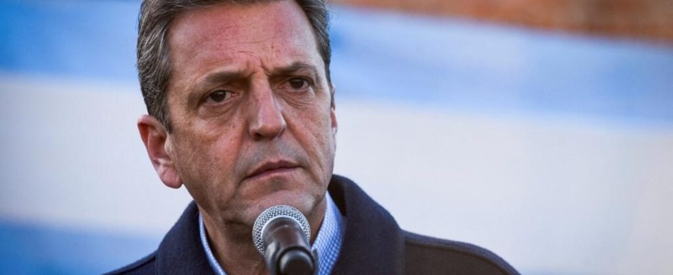 Presidential in Argentina Minister Sergio Massa tries to regain control