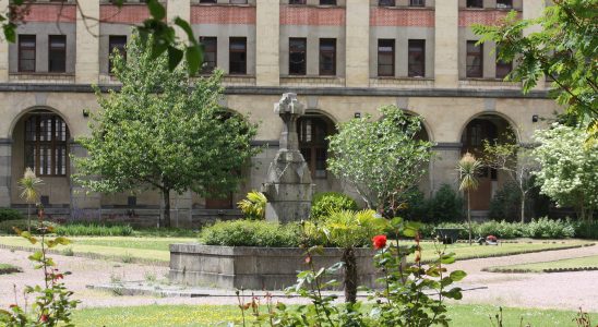 The Penitentiary Center of Rennes the body of women in