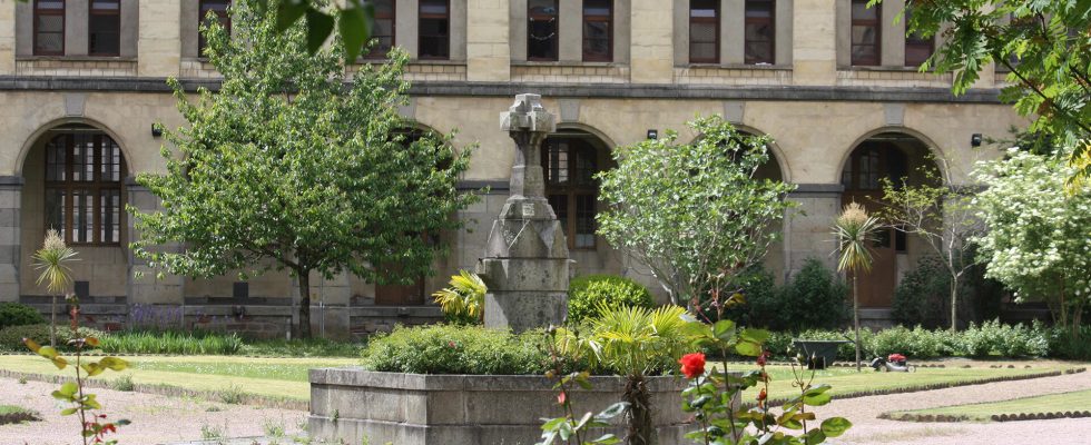 The Penitentiary Center of Rennes the body of women in