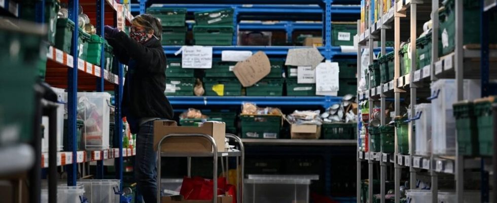 UK Struggling food banks in the face of an economy