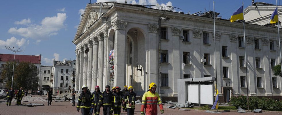 Ukraine deadly bombardment in the city center of Chernihiv