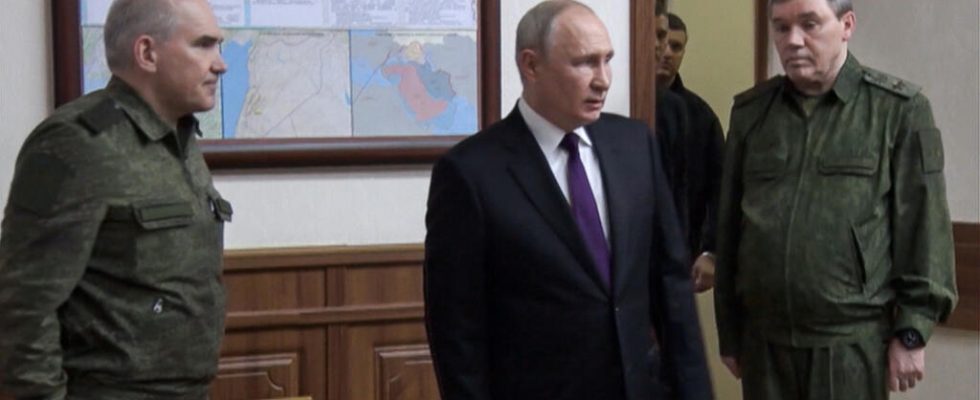 Vladimir Putin visits Rostov on Don for meeting with his generals