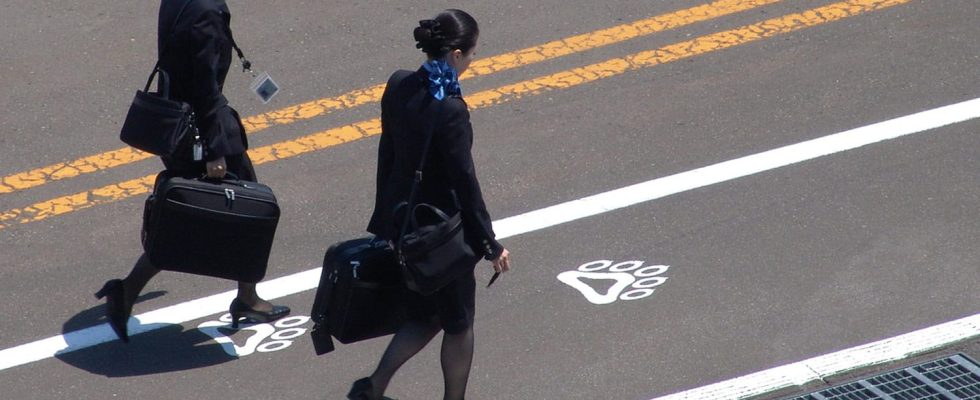 What flight attendants notice when passengers board the plane