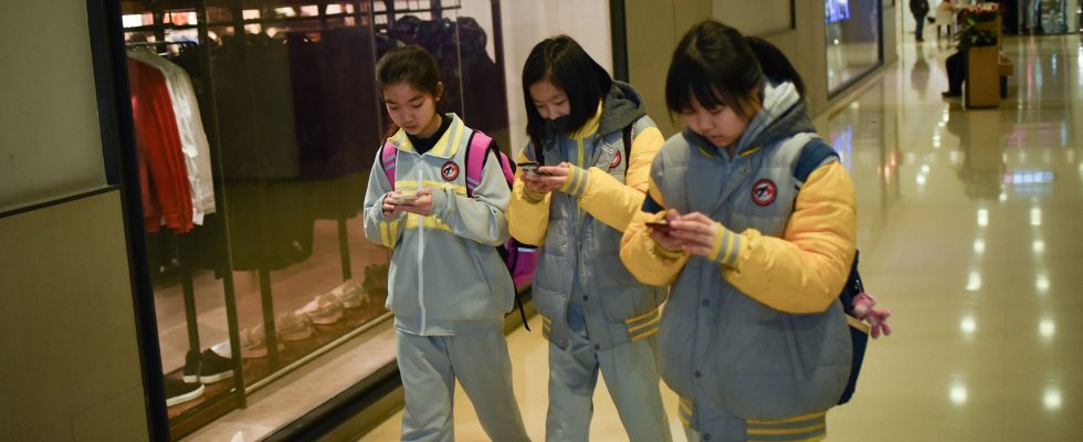 Why China wants to ban minors from going online at