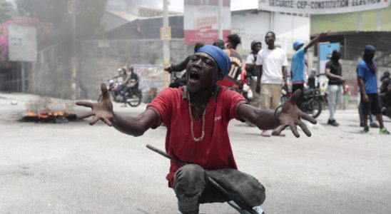 after Carrefour Feuilles other areas around Port au Prince are on fire