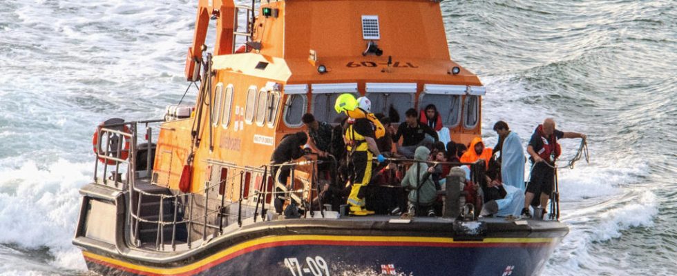 at least six Afghans dead in Channel shipwreck