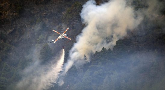 fire still in progress in the Canary Islands 26000 evacuations